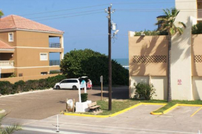 Coronado 101 next to beach access, Pool